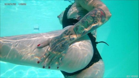 Underwater Goddess