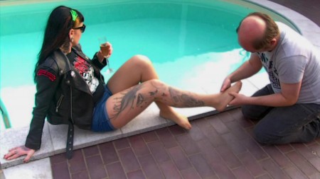 Lady Vampira - Luxury Legs  Fuverehrung Am Pool