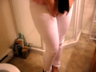 Natalees Wetting Clips - Huge Wetting In Skintight White Pants In Front Of The Toilet Natalees Wetting Clips - Huge Wetting In Skintight White Pants In Front Of The Toilet