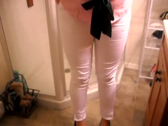 Natalees Wetting Clips - Huge Wetting In Skintight White Pants In Front Of The Toilet Natalees Wetting Clips - Huge Wetting In Skintight White Pants In Front Of The Toilet