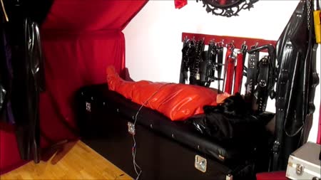 Rubbergirl Climax On Estim